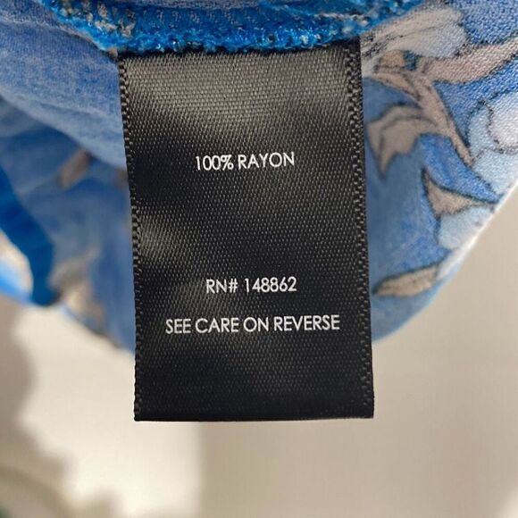 Torrid Women's Blue Rayon Floral Tie Neck Sleeveless Blouse Size 2 - Picture 9 of 10